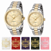 Set de pareja Invicta 47457 y 47472 bicolor dorado y plateado con esferas doradas, junto a cinco cajas de mini perfumes Lattafa sobre fondo blanco.