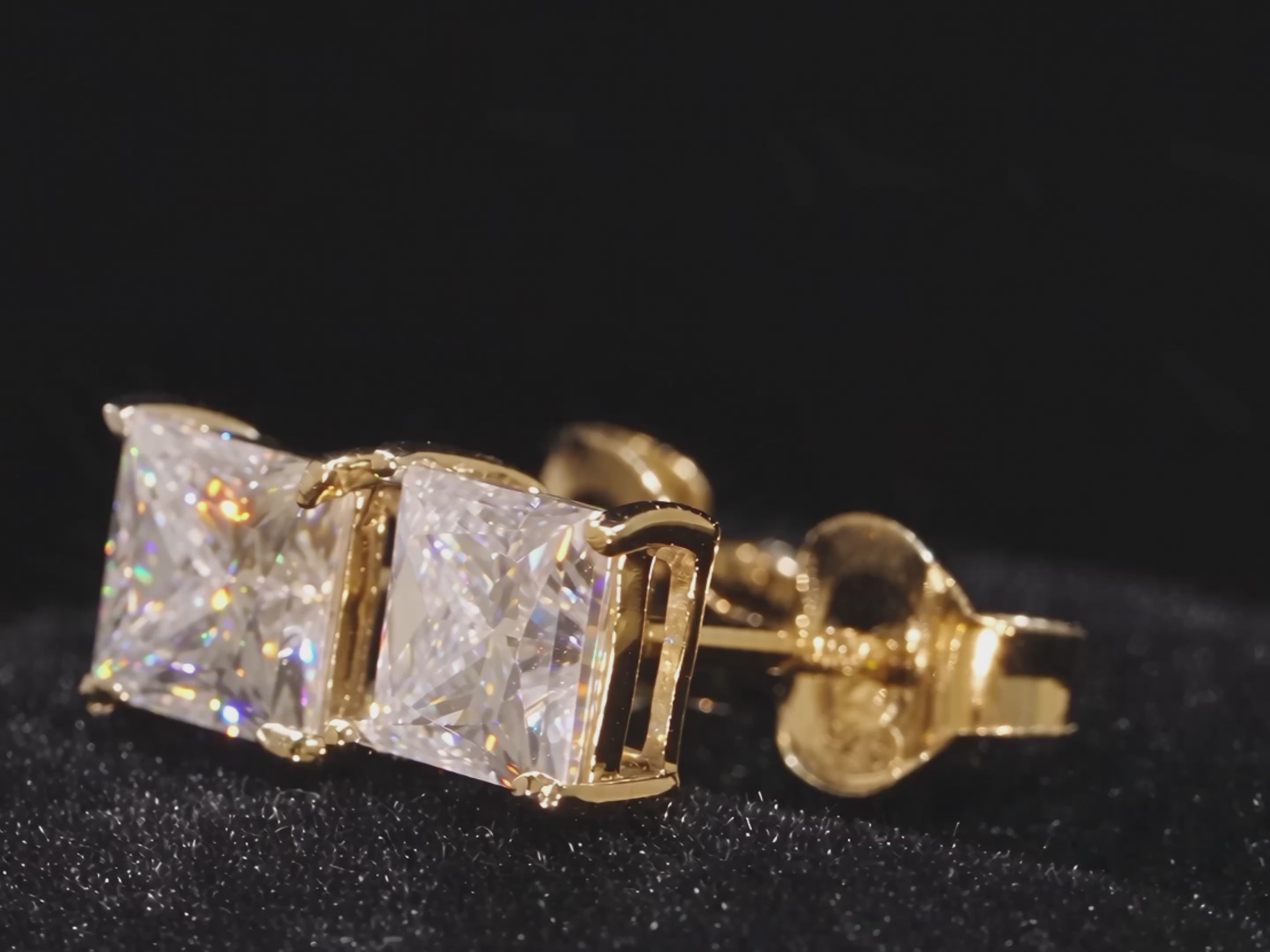 Load video: Dormilonas Cuadradas - 100% Moissanite (Dorado)