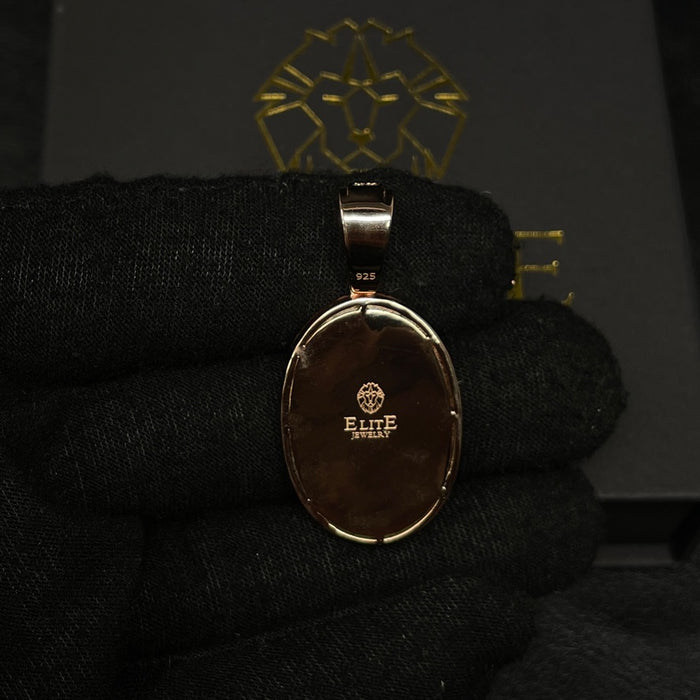Pendant De Rosa De Guadalupe Con Piedras En Borde Oro Rosado